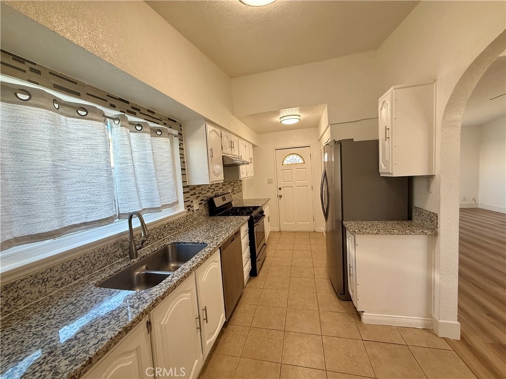 1016 W Avenue J14 - Photo 1