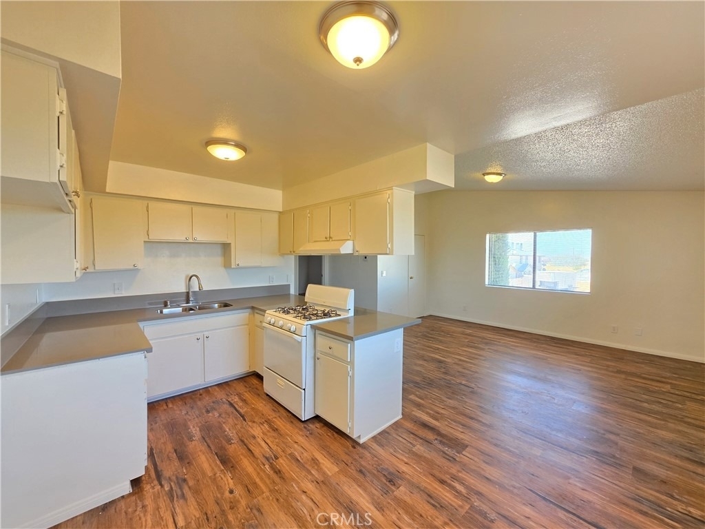 8342 Columbine Avenue - Photo 11