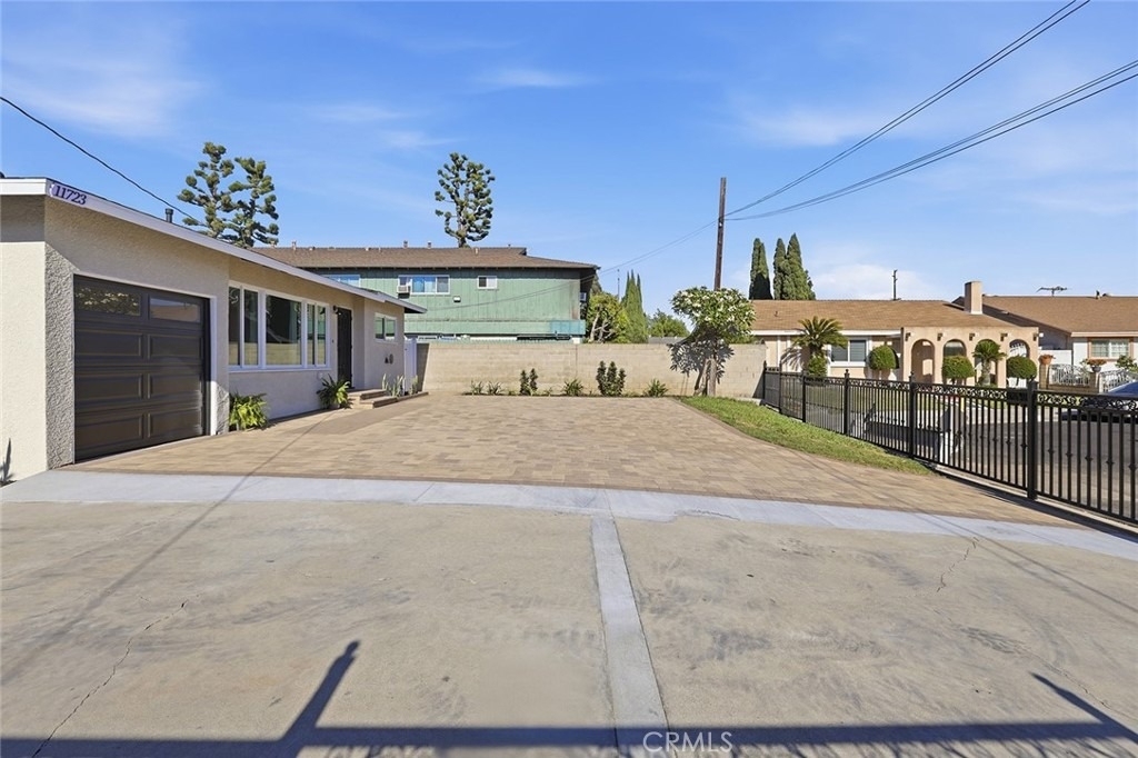 11331 Pioneer Boulevard - Photo 3