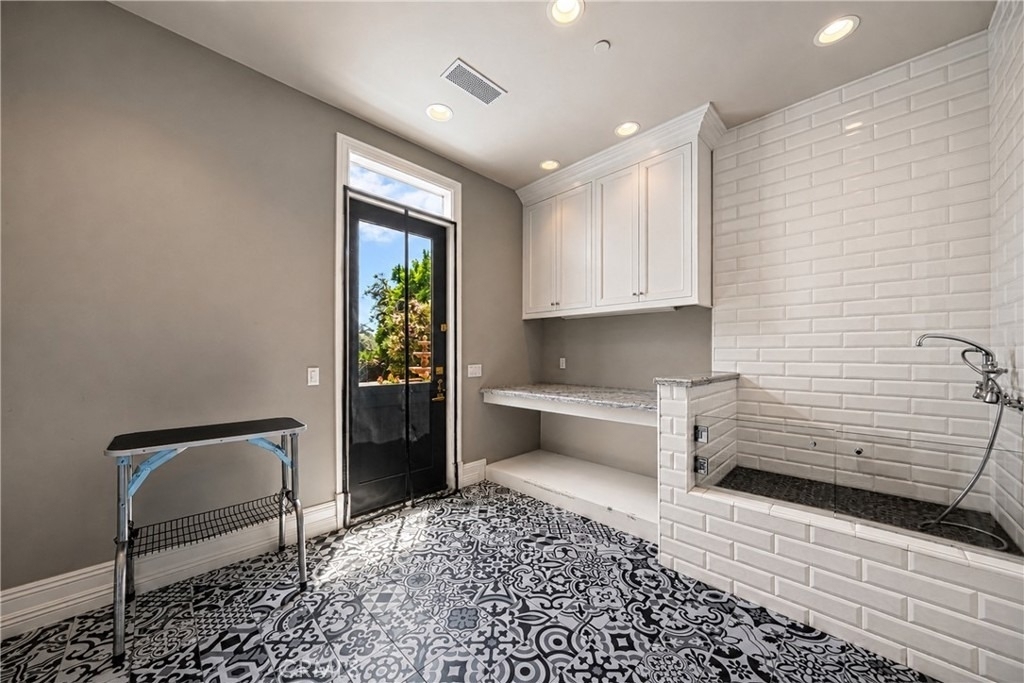 1020 Hampton - Photo 15