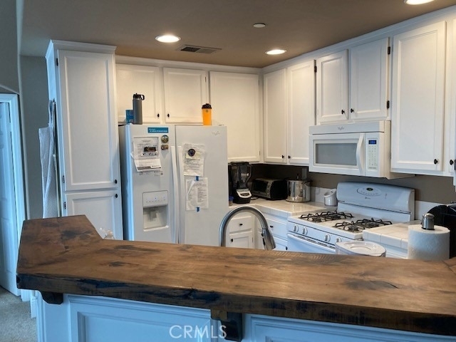 180 Aurora - Photo 1
