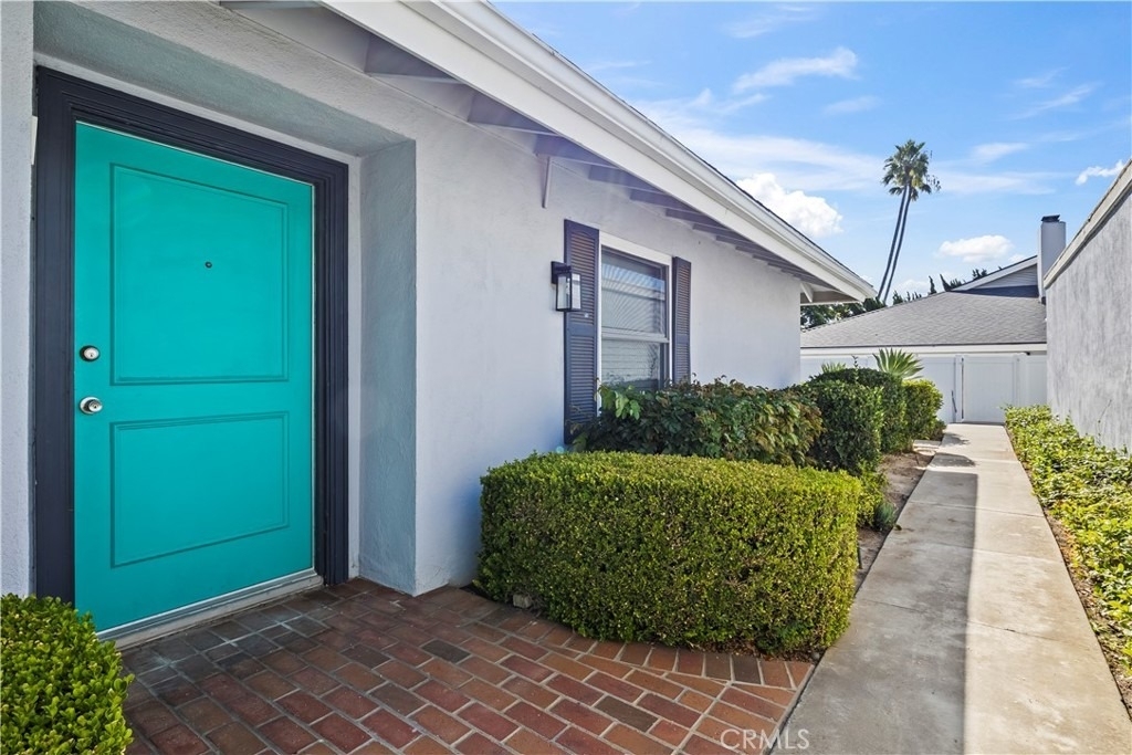 2424 University Dr - Photo 1