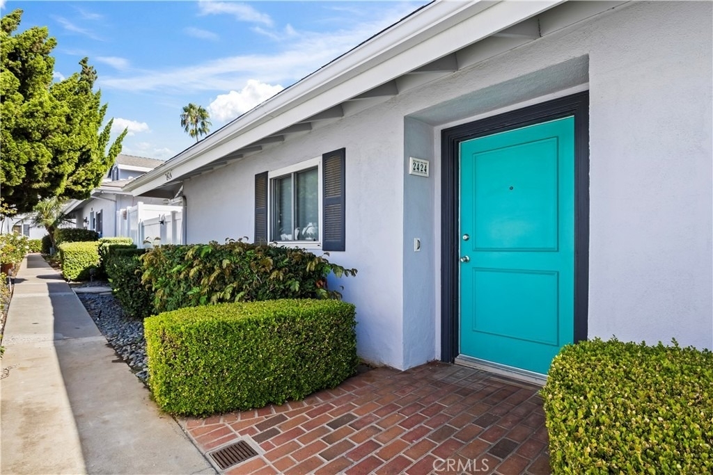 2424 University Dr - Photo 0