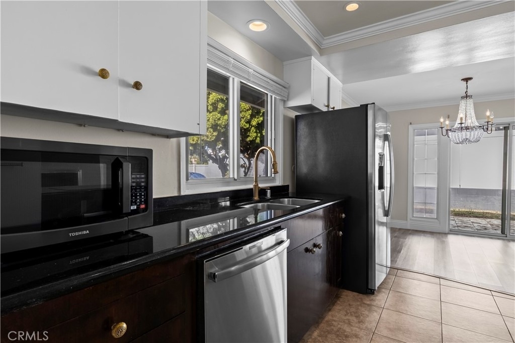2424 University Dr - Photo 8