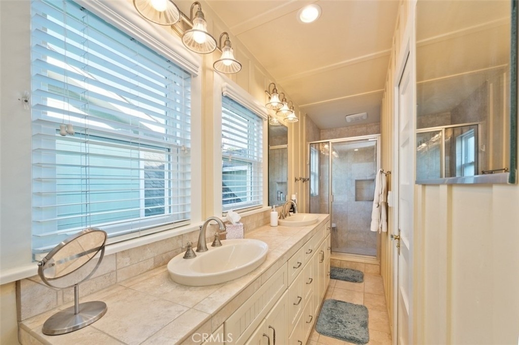 1128 E Balboa - Photo 19