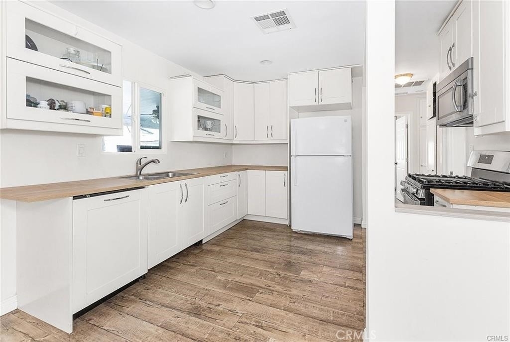 8827 Sylmar - Photo 4