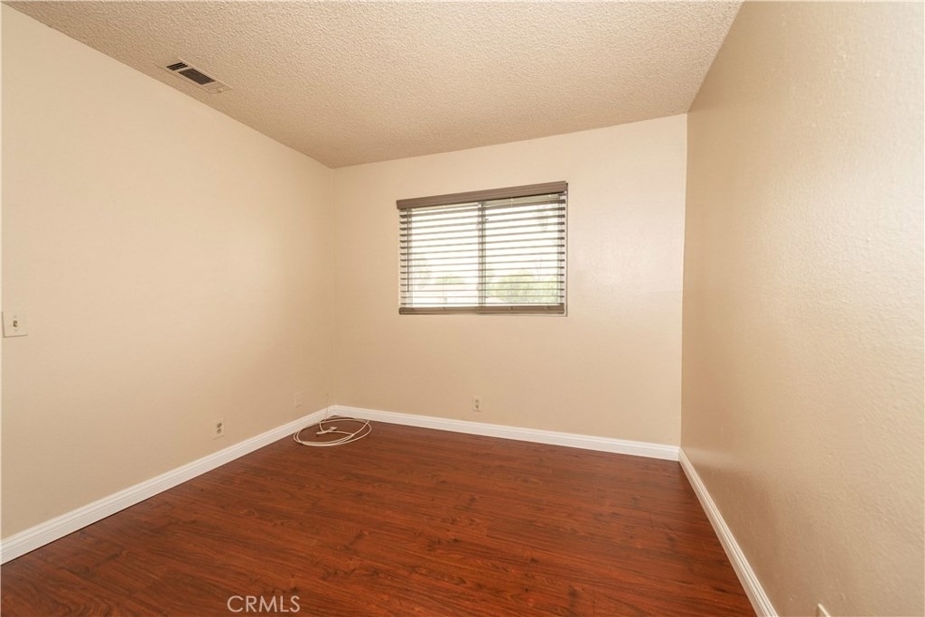 1439 N Elderberry Avenue - Photo 16