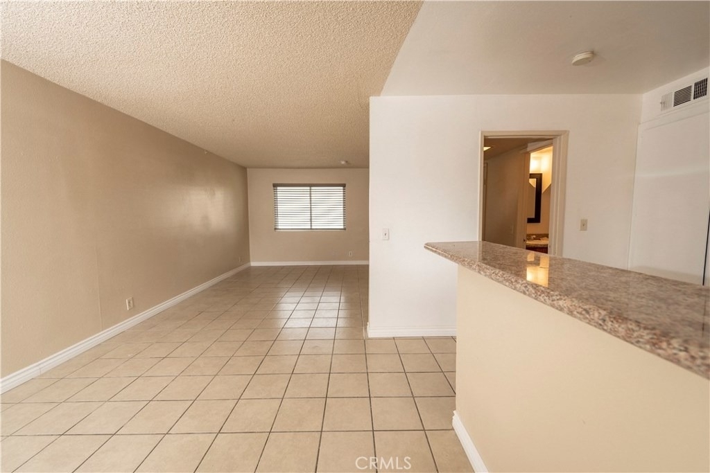 1439 N Elderberry Avenue - Photo 7