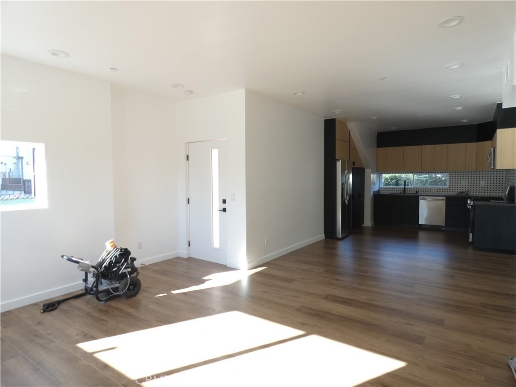 6034 Craner Avenue - Photo 12