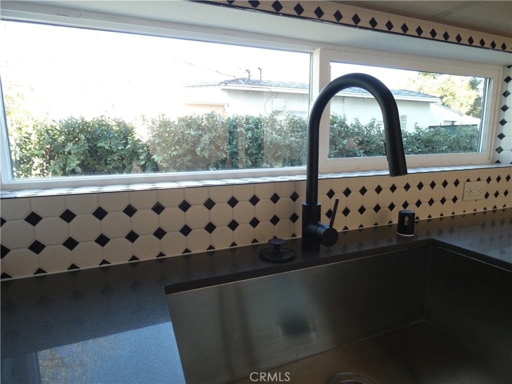 6034 Craner Avenue - Photo 41