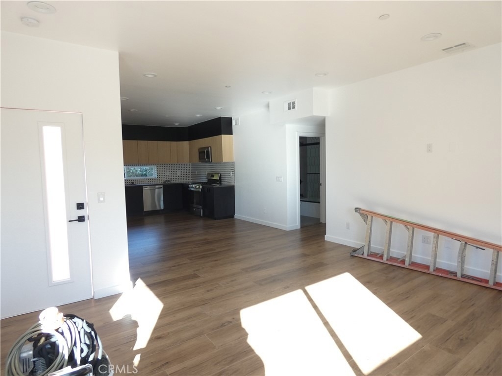 6034 Craner Avenue - Photo 10