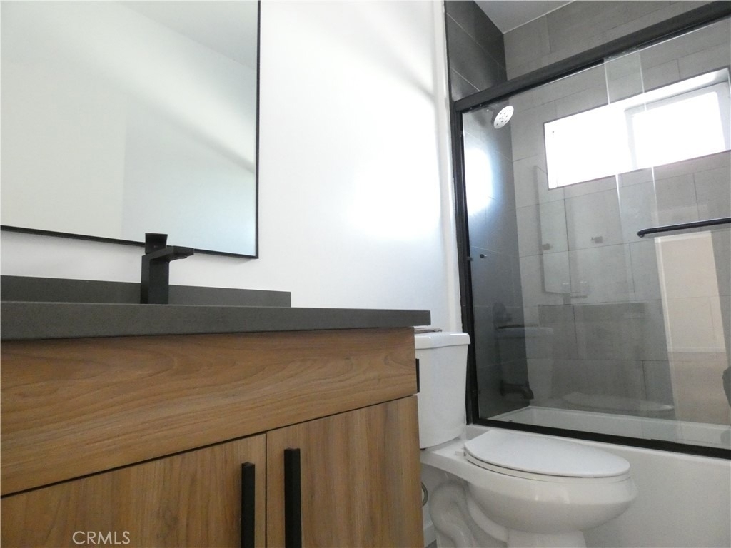 6034 Craner Avenue - Photo 36