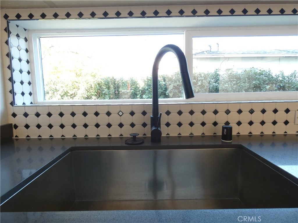 6034 Craner Avenue - Photo 45