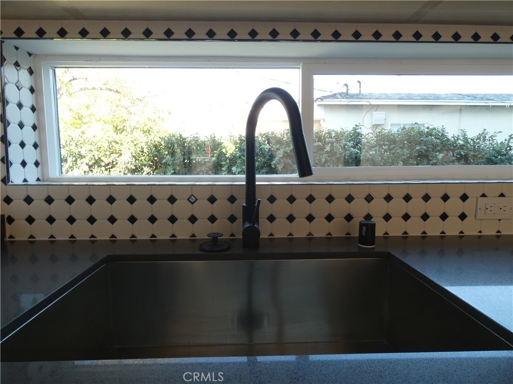 6034 Craner Avenue - Photo 43
