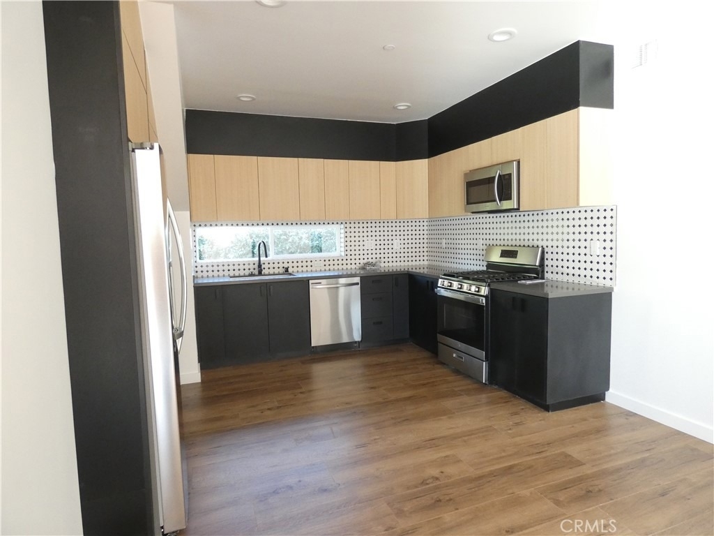 6034 Craner Avenue - Photo 15