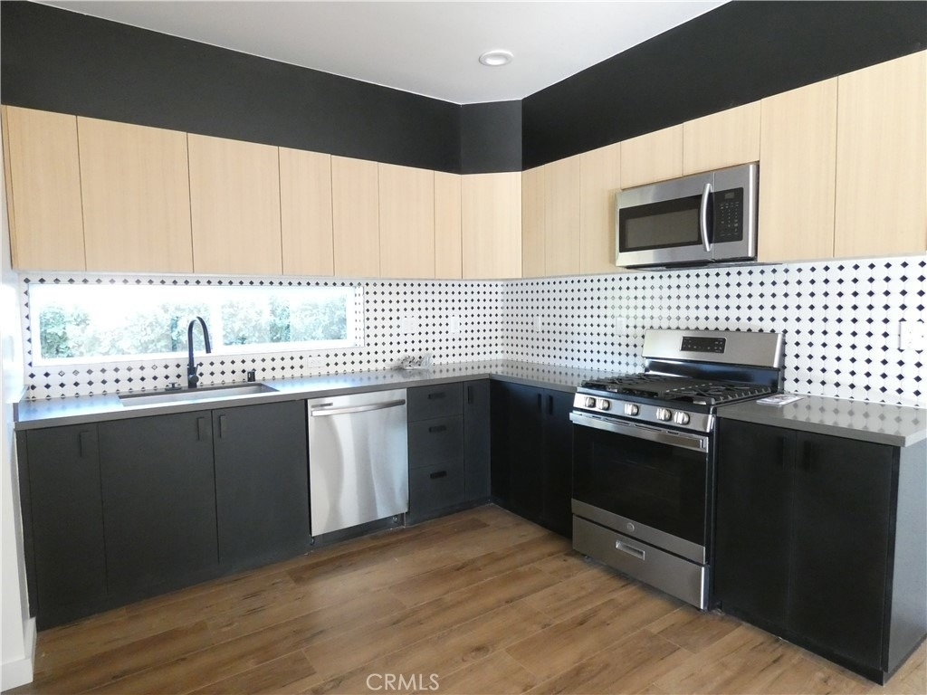 6034 Craner Avenue - Photo 19