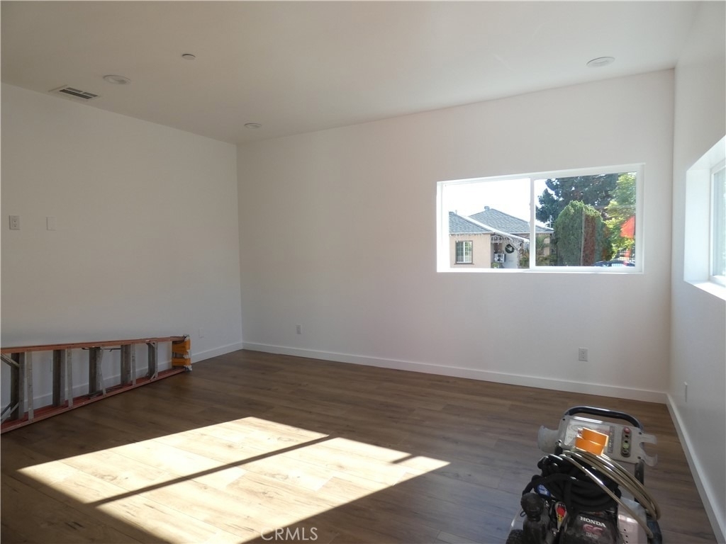 6034 Craner Avenue - Photo 13