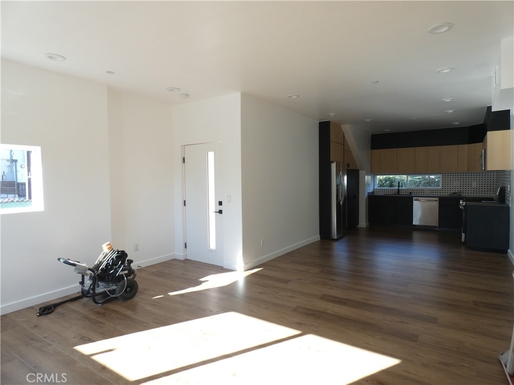 6034 Craner Avenue - Photo 7