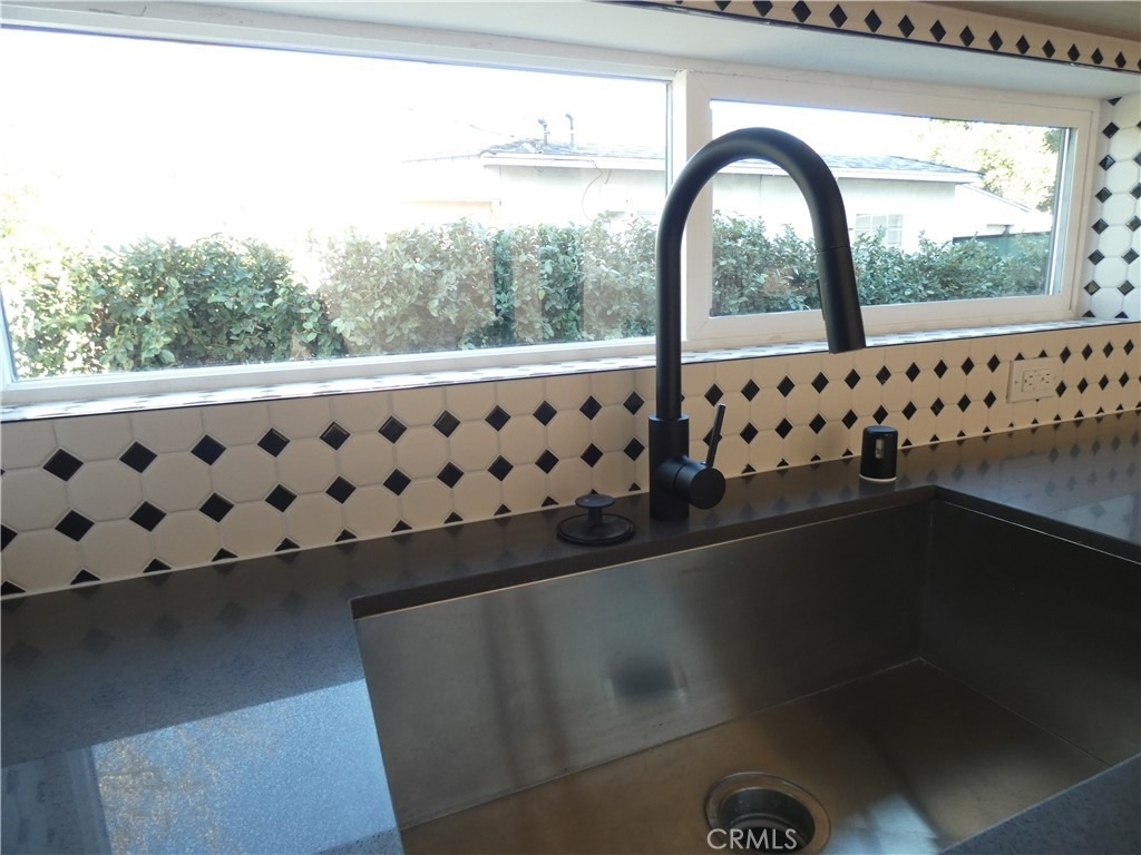 6034 Craner Avenue - Photo 42