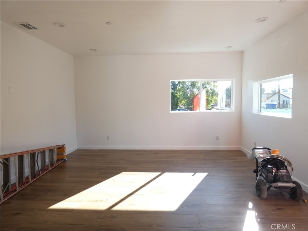 6034 Craner Avenue - Photo 14