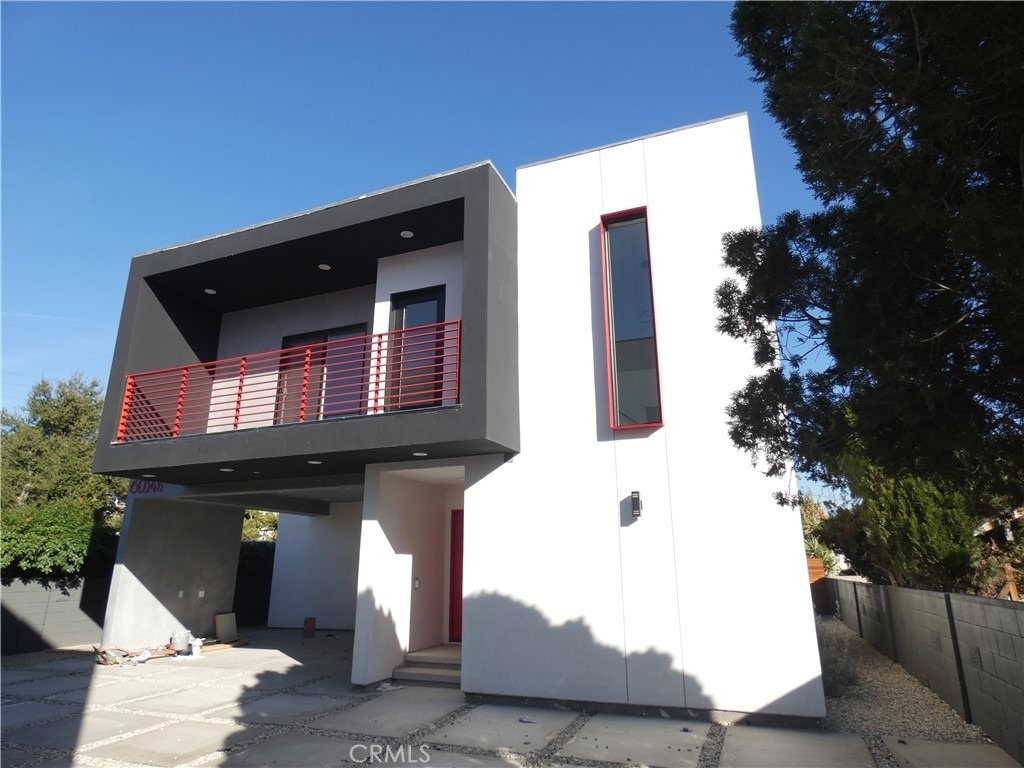 6034 Craner Avenue - Photo 0