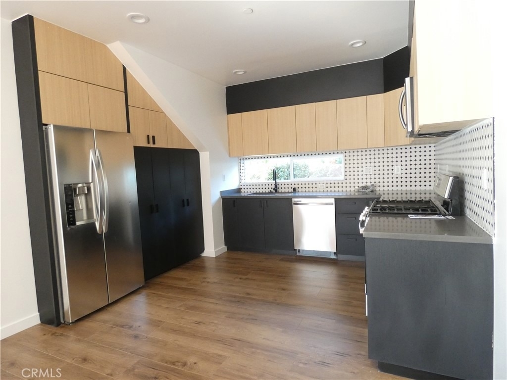 6034 Craner Avenue - Photo 5