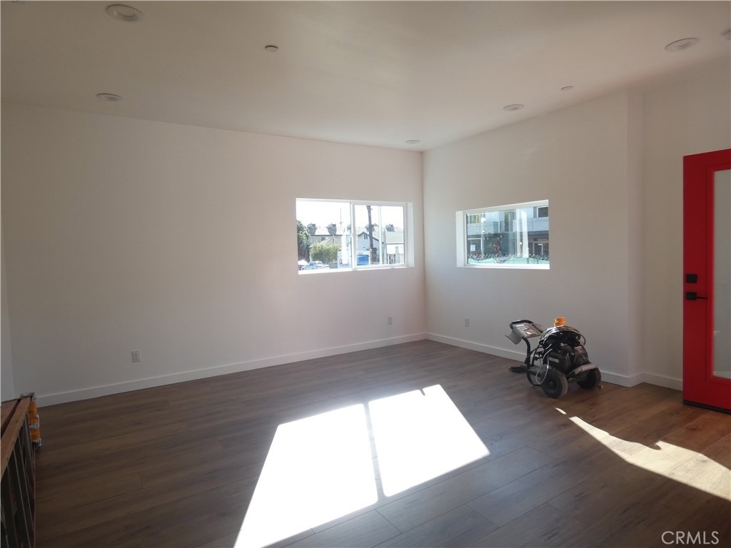 6034 Craner Avenue - Photo 8