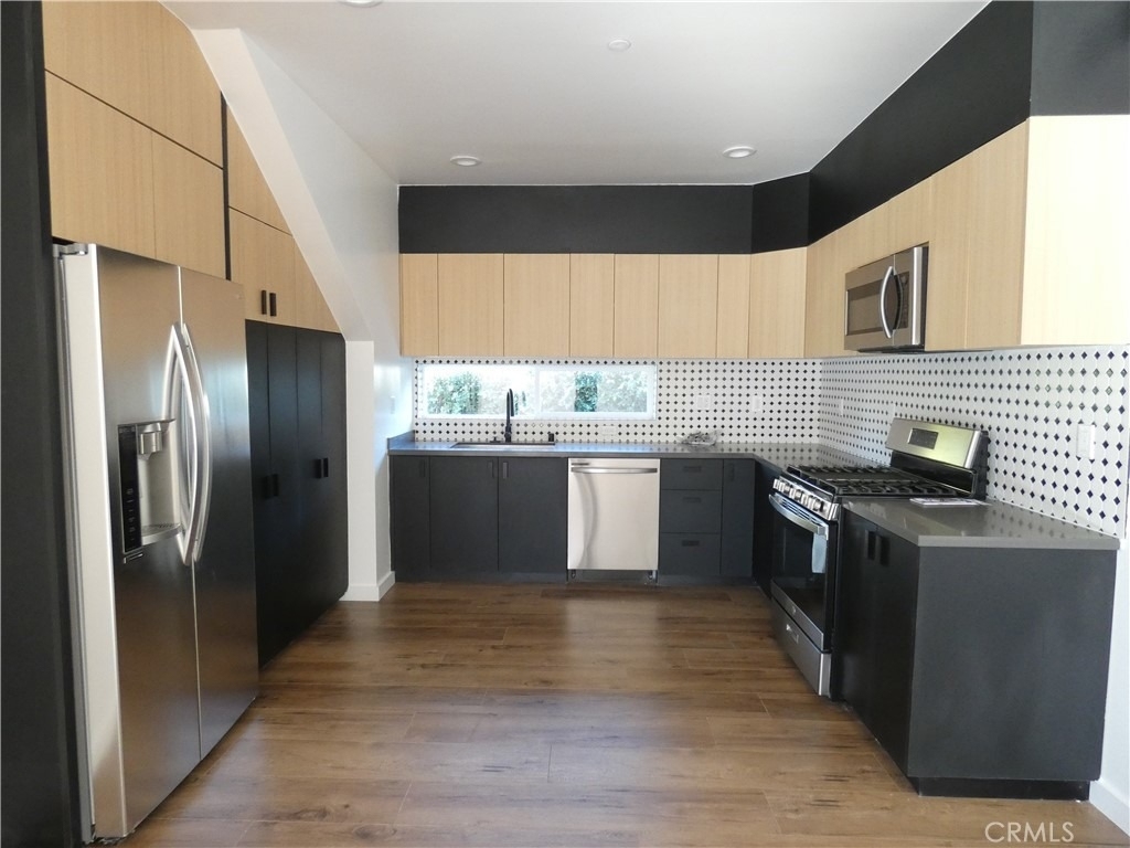 6034 Craner Avenue - Photo 11