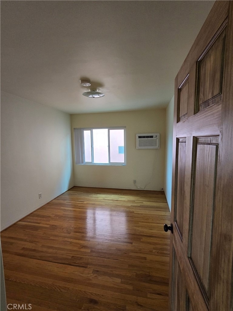 502 Cypress Avenue - Photo 4