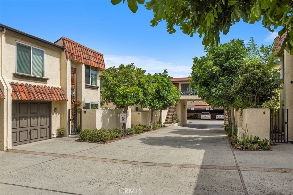 1130 W Huntington Drive - Photo 3