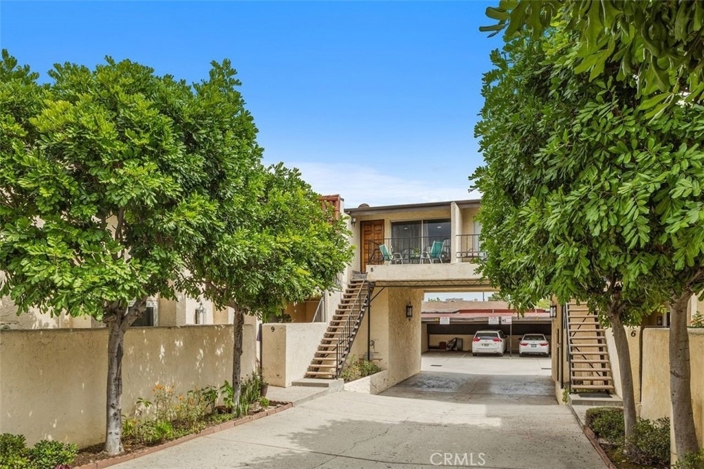 1130 W Huntington Drive - Photo 1