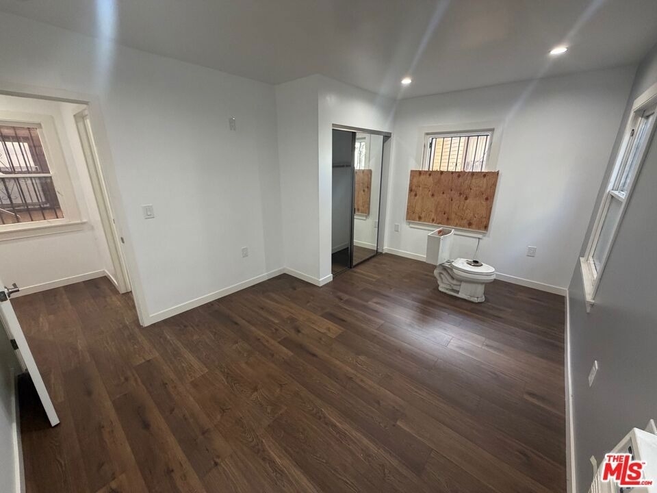 1021 1/4 S Burlington Avenue - Photo 7