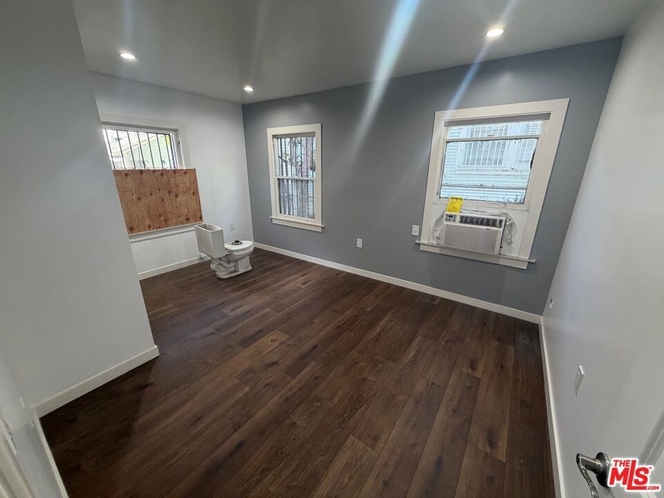1021 1/4 S Burlington Avenue - Photo 6