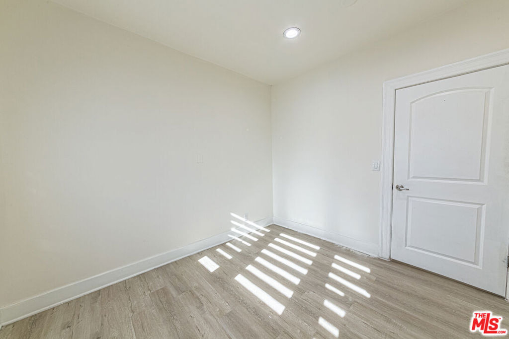 801 N Alexandria Avenue - Photo 13