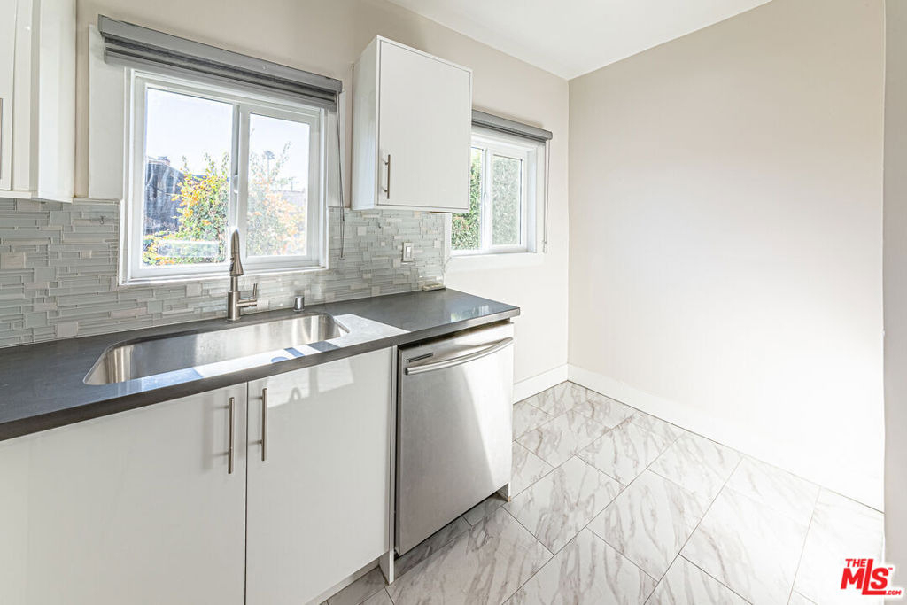 801 N Alexandria Avenue - Photo 3