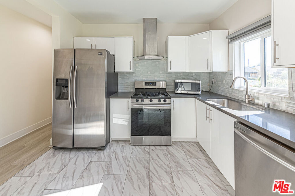 801 N Alexandria Avenue - Photo 1