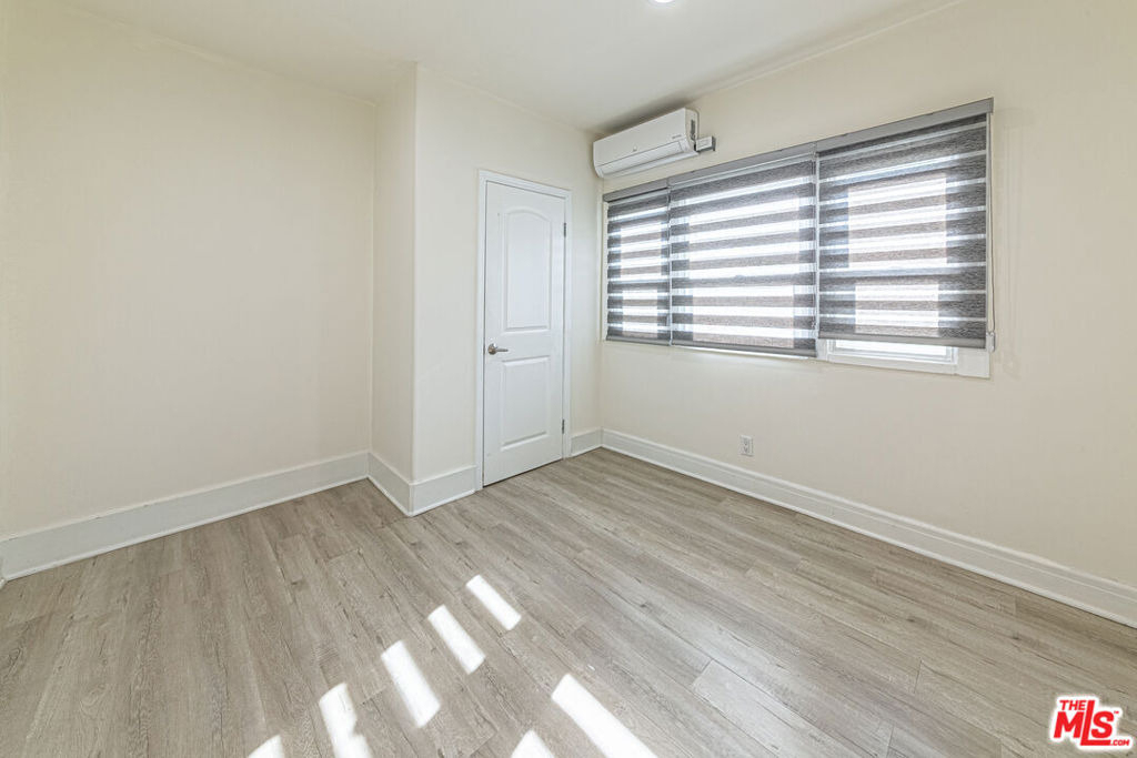 801 N Alexandria Avenue - Photo 12