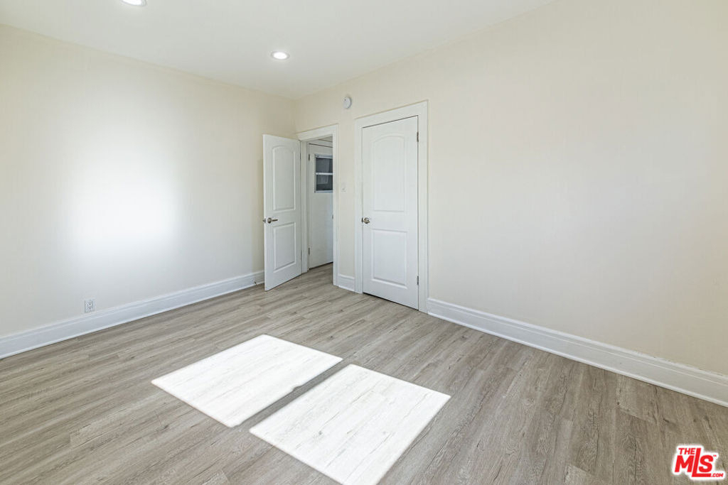 801 N Alexandria Avenue - Photo 8