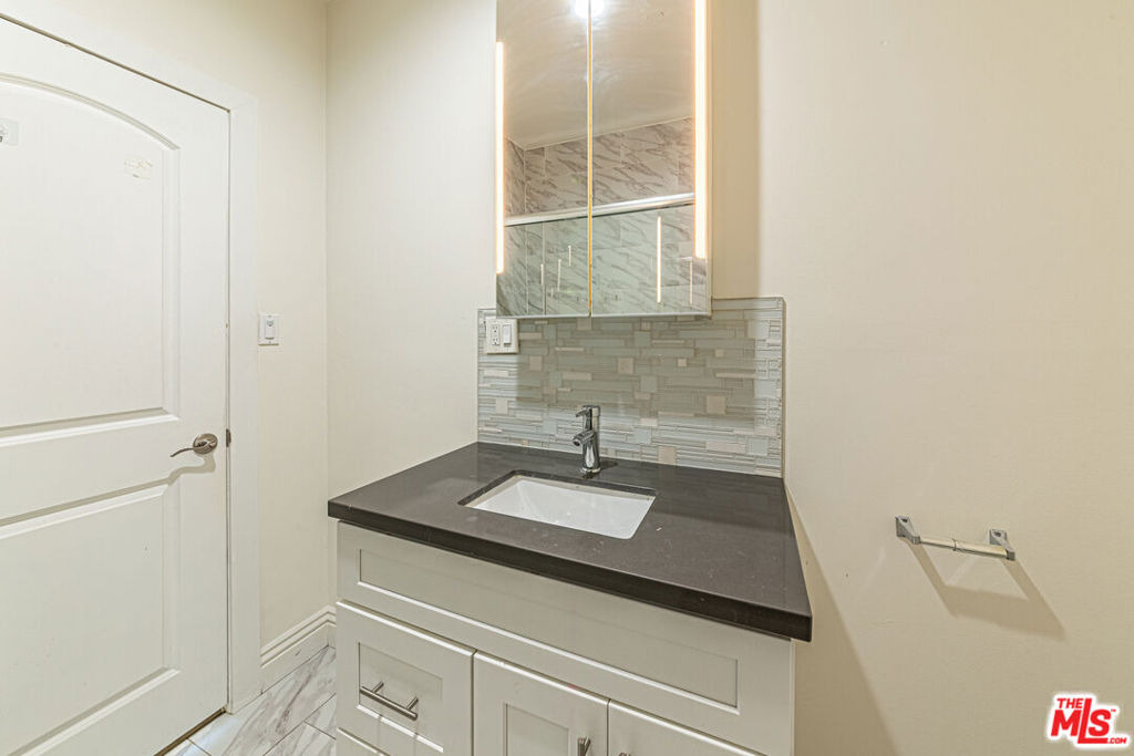801 N Alexandria Avenue - Photo 6