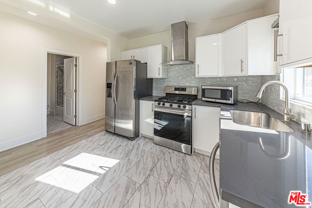 801 N Alexandria Avenue - Photo 0