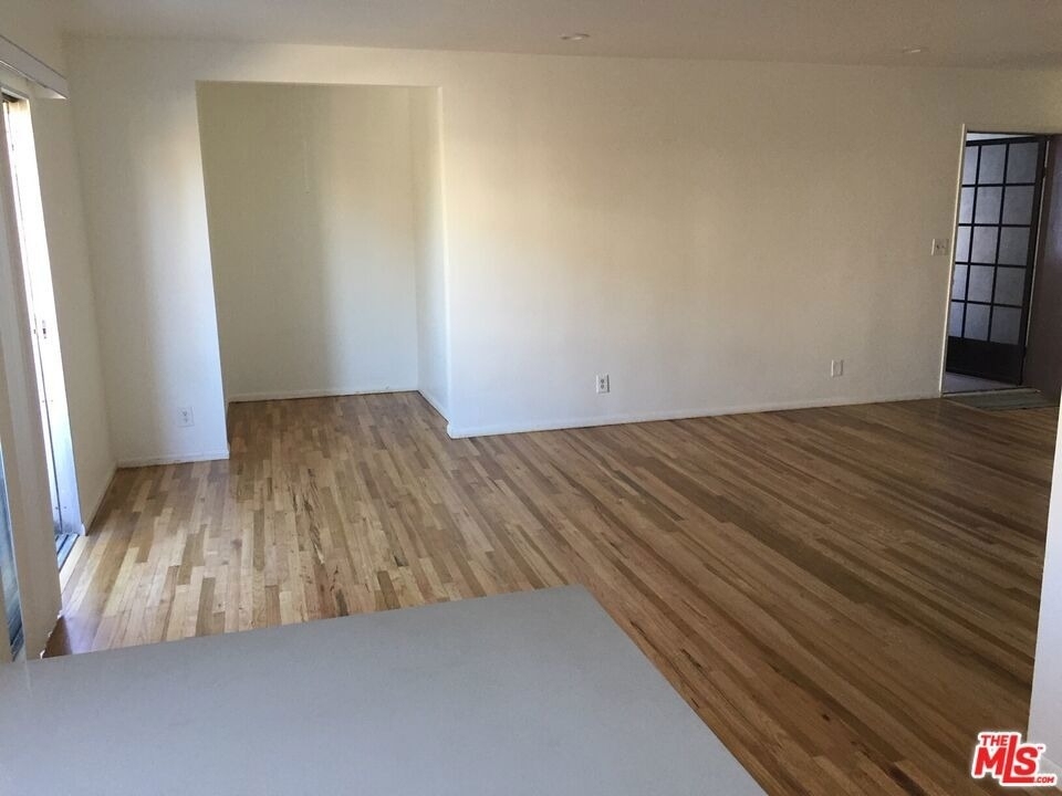 149 S Hayworth Avenue - Photo 11
