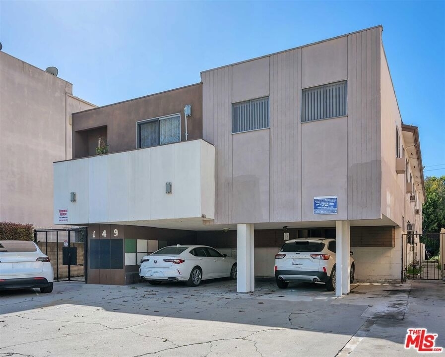 149 S Hayworth Avenue - Photo 19