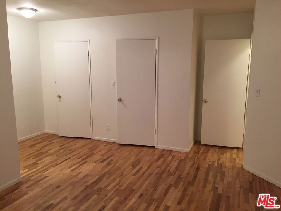 149 S Hayworth Avenue - Photo 12