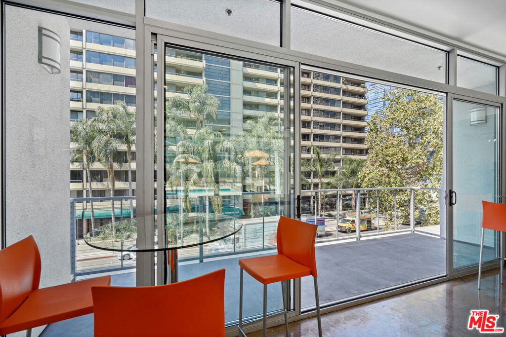 645 W 9th Street - Photo 29