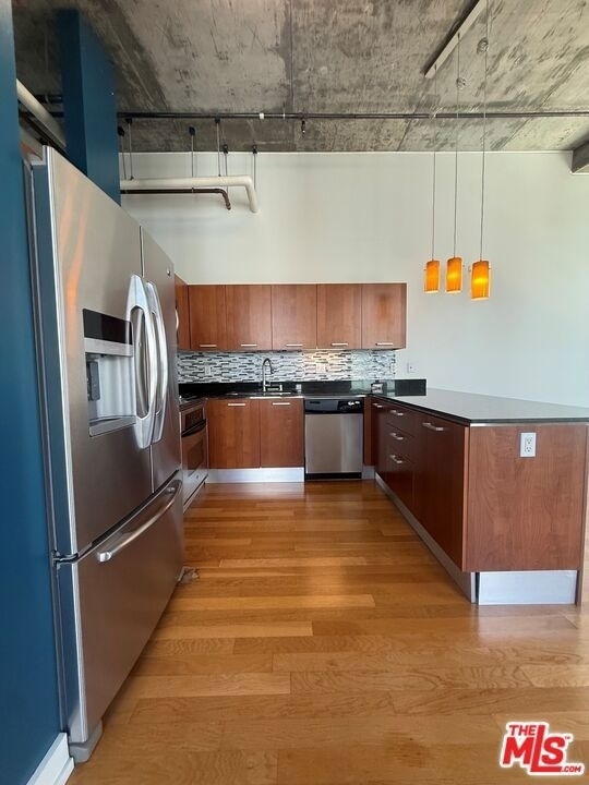 645 W 9th Street - Photo 9
