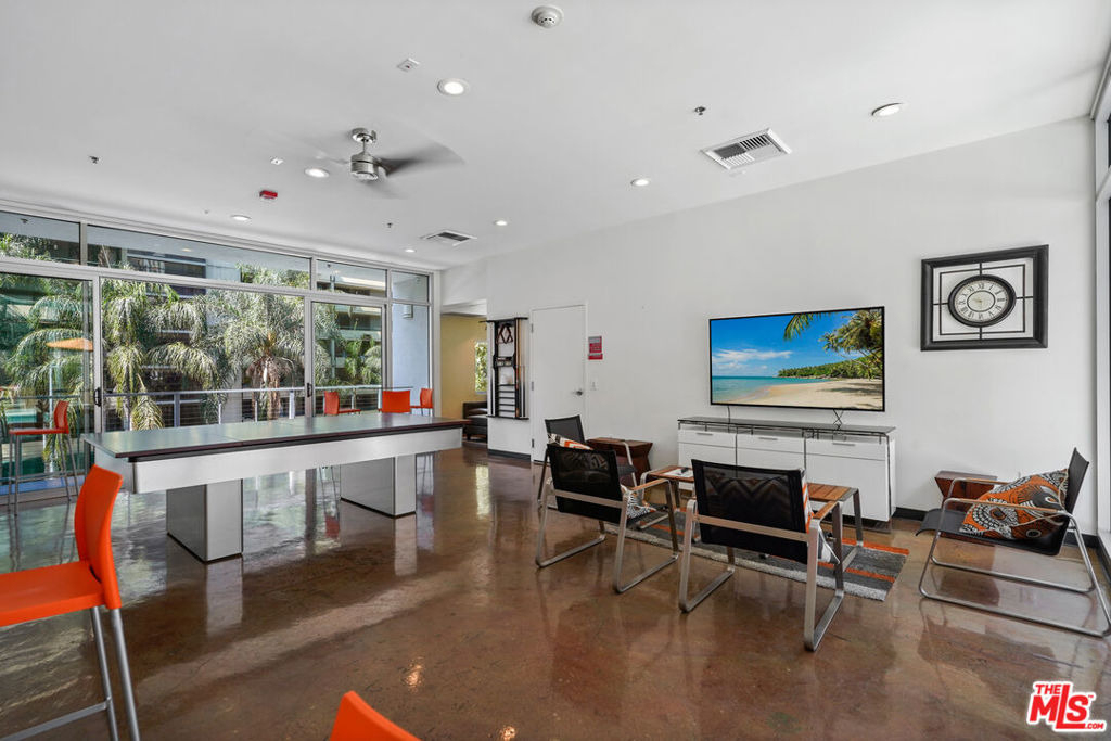 645 W 9th Street - Photo 25