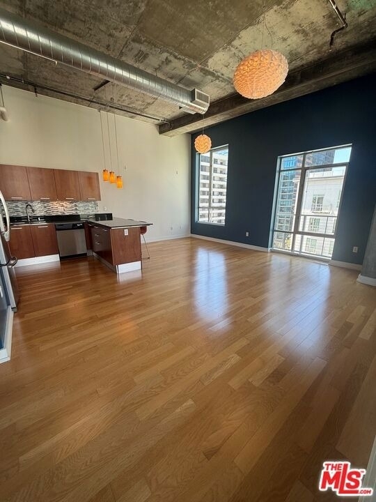 645 W 9th Street - Photo 2