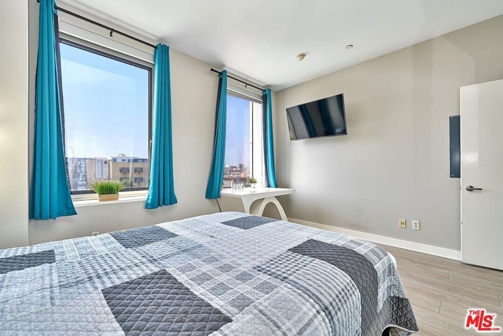3810 Wilshire Boulevard - Photo 23