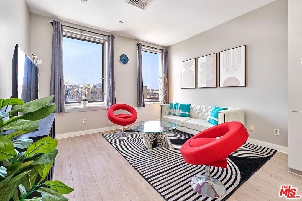 3810 Wilshire Boulevard - Photo 9