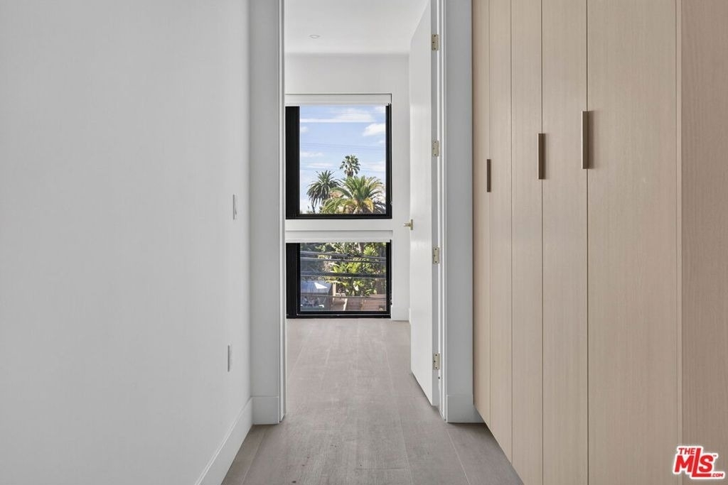 1808 Lincoln Boulevard - Photo 1